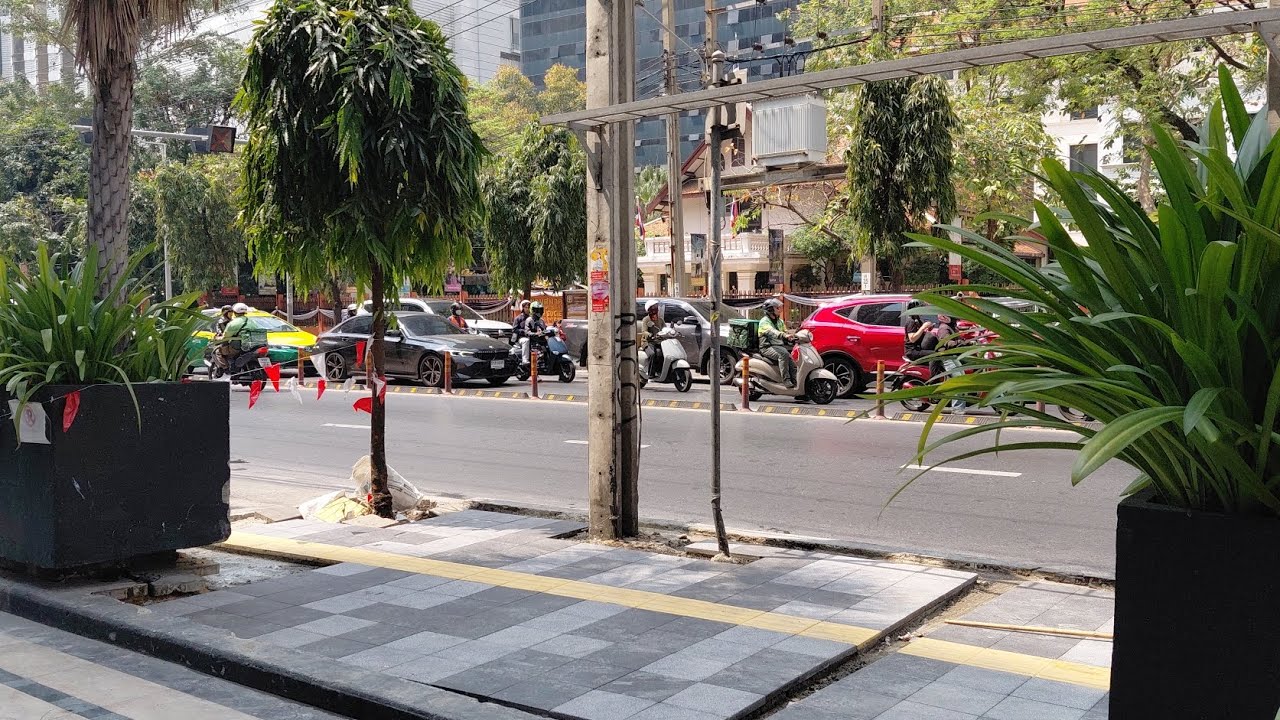 ย่านอโศก กับการปรับปรุงยกระดับทางเท้า จากสี่แยกไปจนถึงคลองแสนแสบ คืบหน้าไปถึงไหนแล้ว