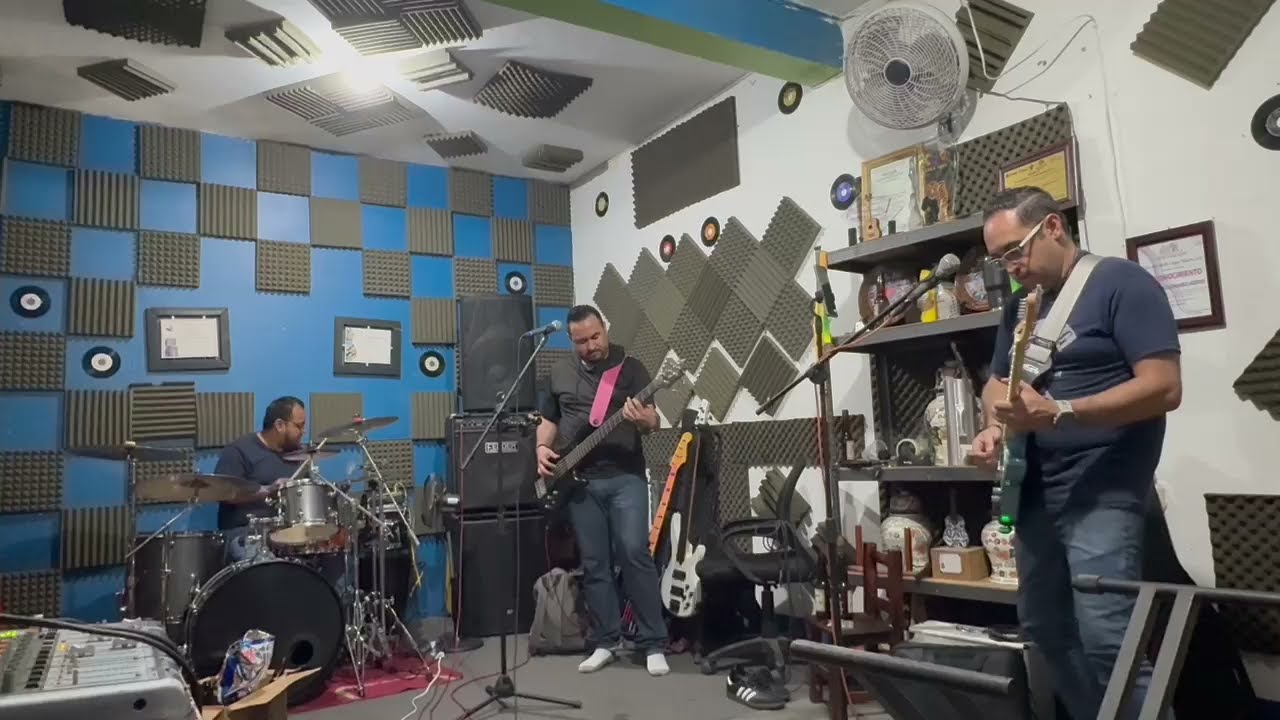 El esqueleto cover Chavoruckers!!