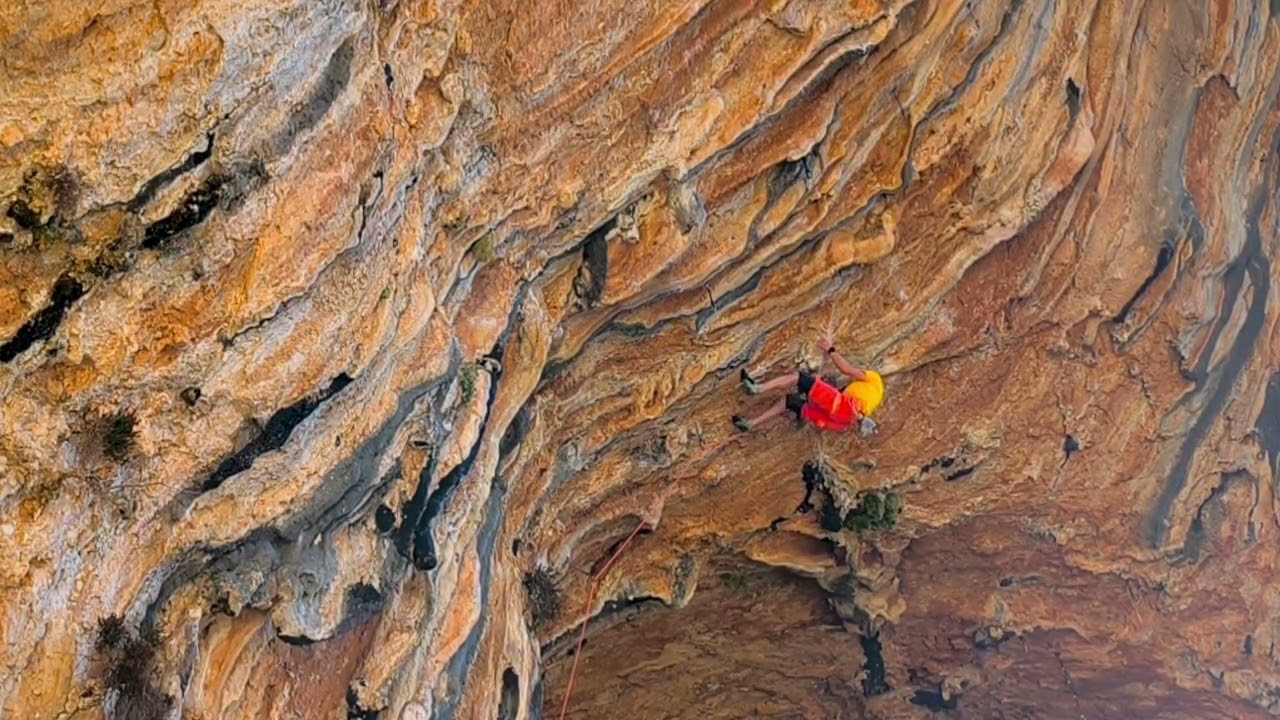 A pig in the roof 8a+ twincaves Leonidio