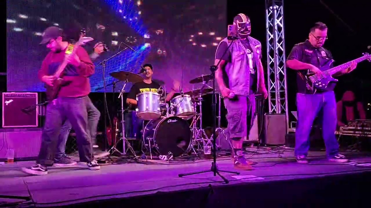 Lo mejor de la noche, Karroña Banda  (ya sabran como estuvieron de pior los demás) parte III.