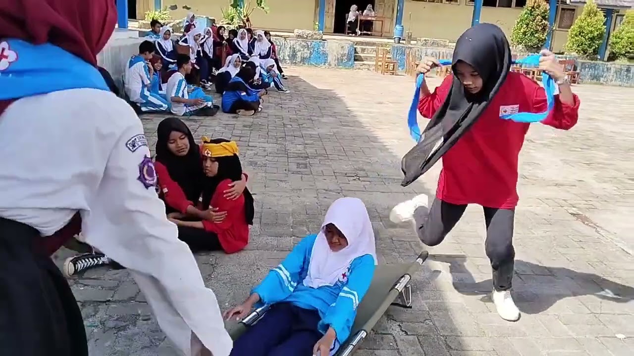 Simulasi Cara Melindungi Diri Dari Gempa Bumi 