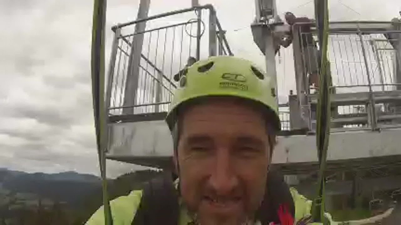 La tyrolienne la plus inclinée de France à Mijoux-La Faucille, dans l'Ain