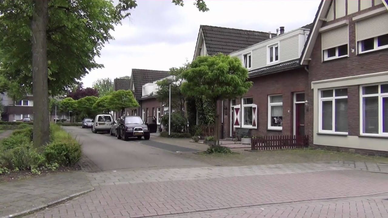 De Slak Hoensbroek met de speeltuin tot aan (voormalige) bakker Driesen