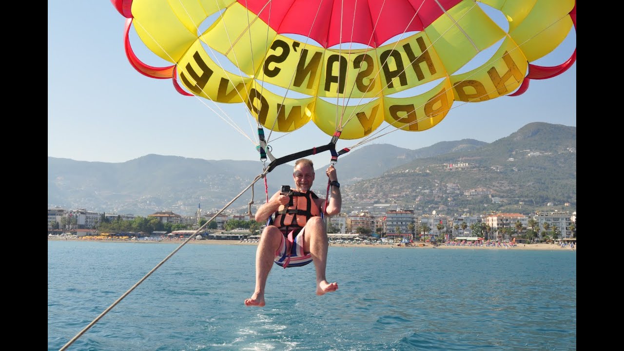 Vetovarjoilua turkin alanyassa. Parachuting in Alanya, Turkey