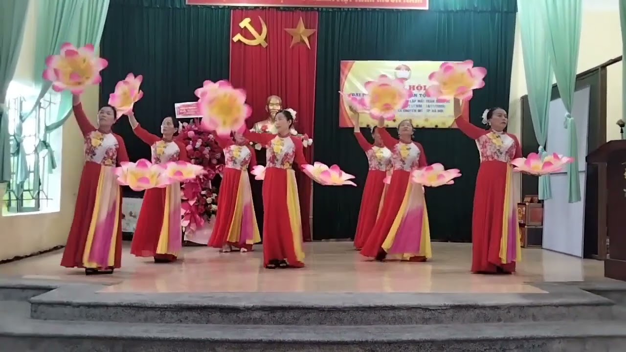 Văn nghệ chào mừng ngày Đại đoàn kết toàn dân tộc.thôn Đại nghiệp - chuyên mỹ- TP.hà nội