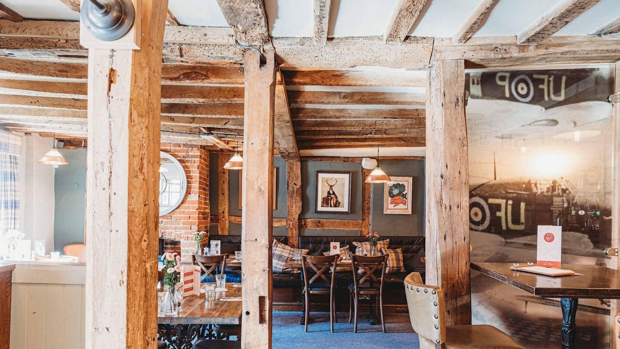 The Red Lion, Hook, United Kingdom | Travel With Kiara