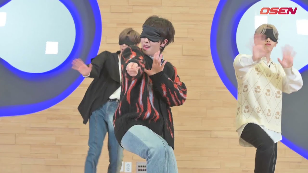 ONEUS 'BLACK MIRROR' Dance CHALLENGE with BLINDFOLDS On!