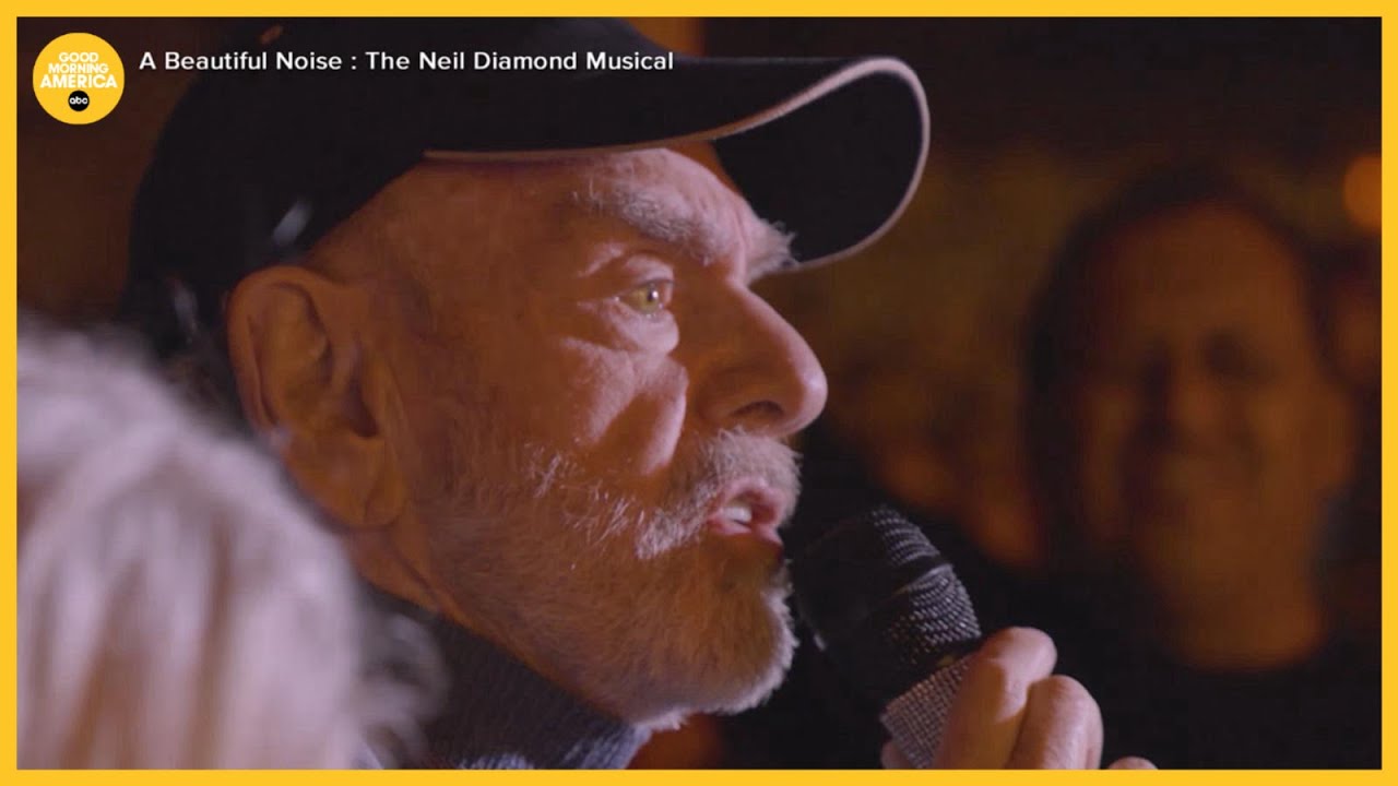 Neil Diamond surprises theatergoers, performs 'Sweet Caroline'