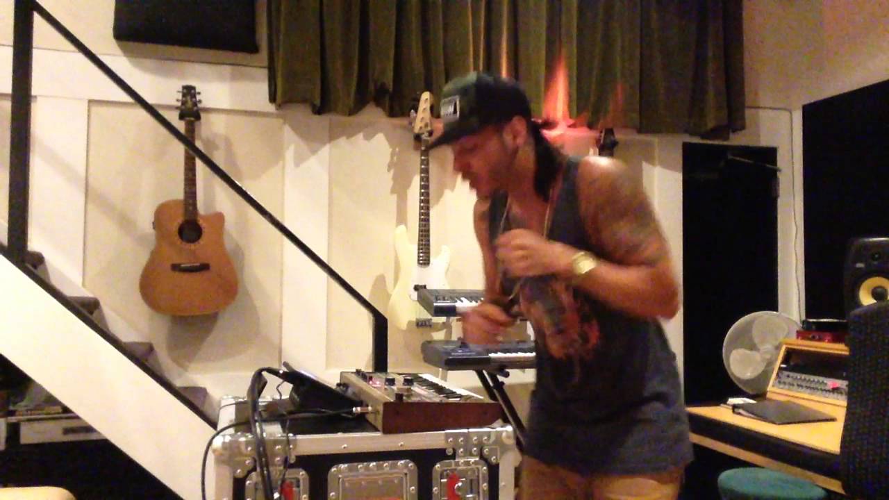 FREESTYLE WITH TC HELICON VOICELIVE TOUCH 2