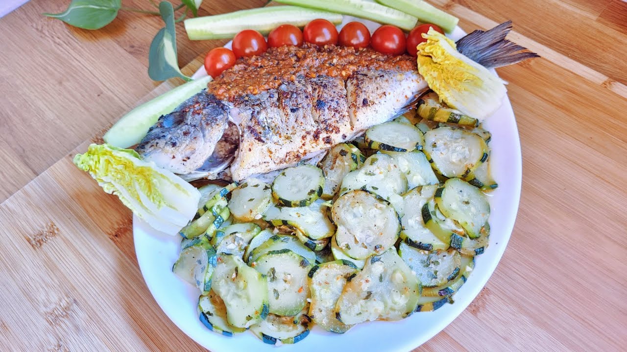 dorade grillée /courgettes sautées #poisson #سمك