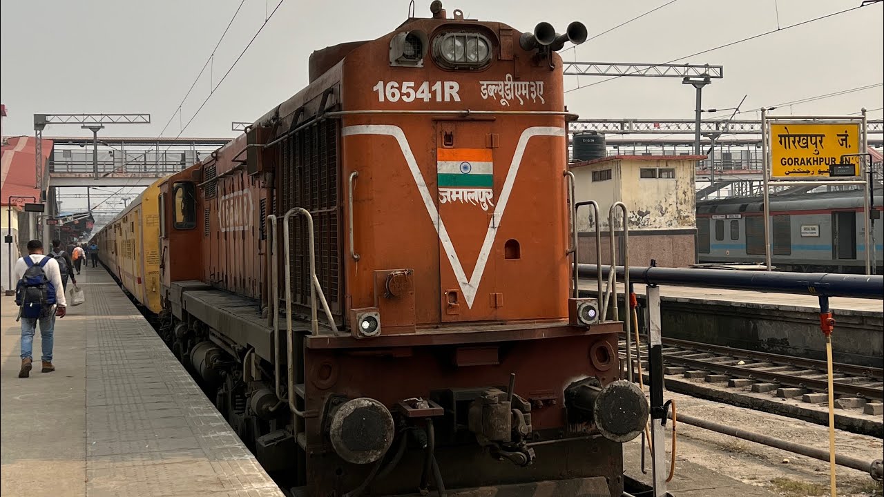 GORAKHPUR to BASTI - Enormous ALCo Chugging by WDM3A!