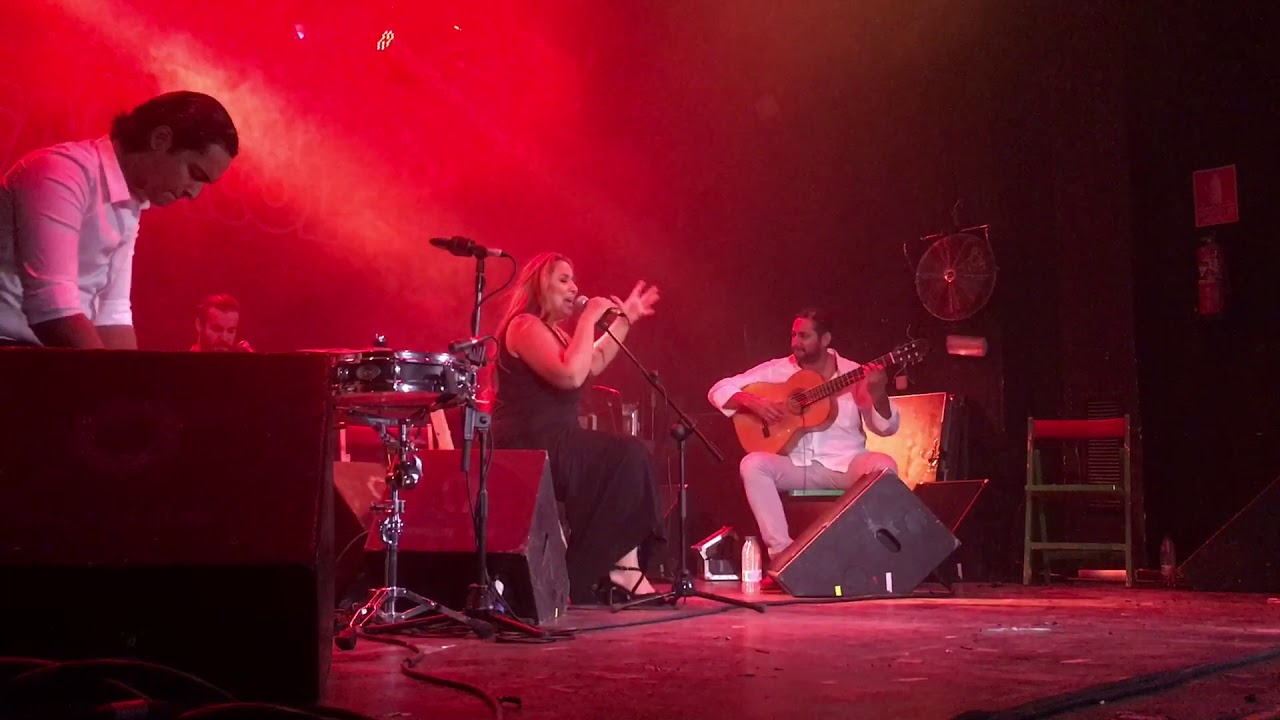 La Tana y Montse Cortés cantan A Paco