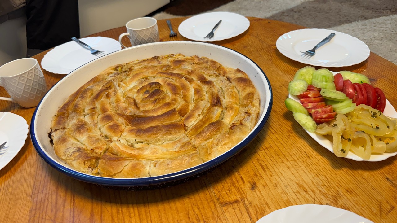 Najsočniji BUREK sa seckanim mesom i domaćim testom - Havin recept