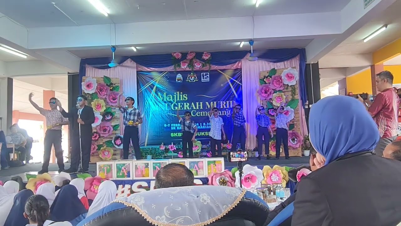 Persembahan Retro murid lelaki tahun 6 