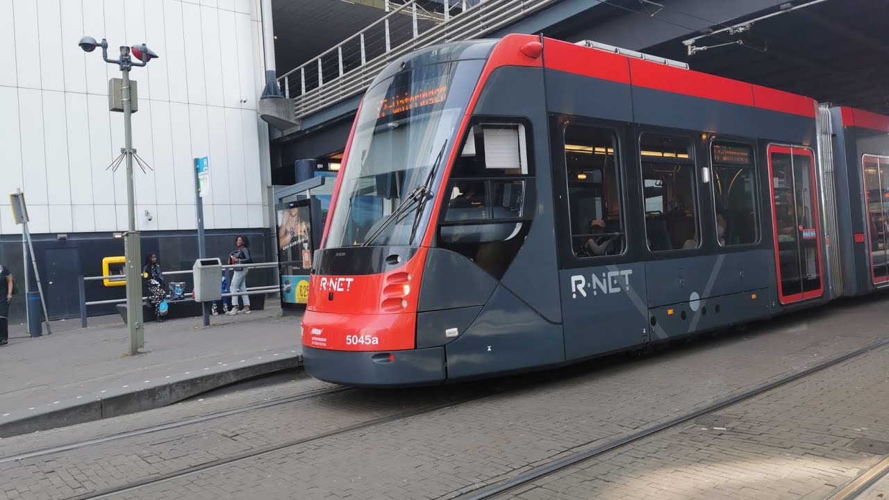 Trams op Station Den haag Centraal #HTM #Tram