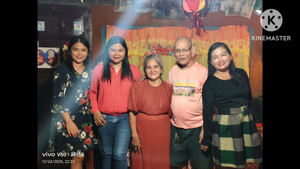 Family Christmas  Kahit nasa malayo àko masaya na ako makita silang masaya