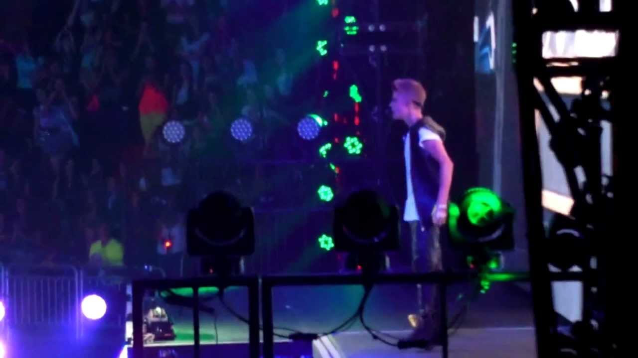 Justin Bieber - Beauty and A Beat and drum solo (9/29/12) - Glendale, AZ [HD]
