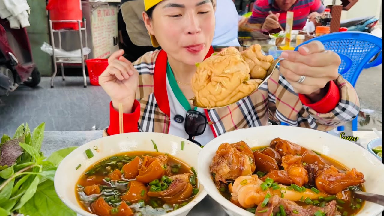CHỦ HỦ TÍU DÊ LẦN ĐẦU TIÊN SỐC NẶNG VÀ CHOÁNG VÁNG VỚI SỨC ĂN CỦA NGA SUMO