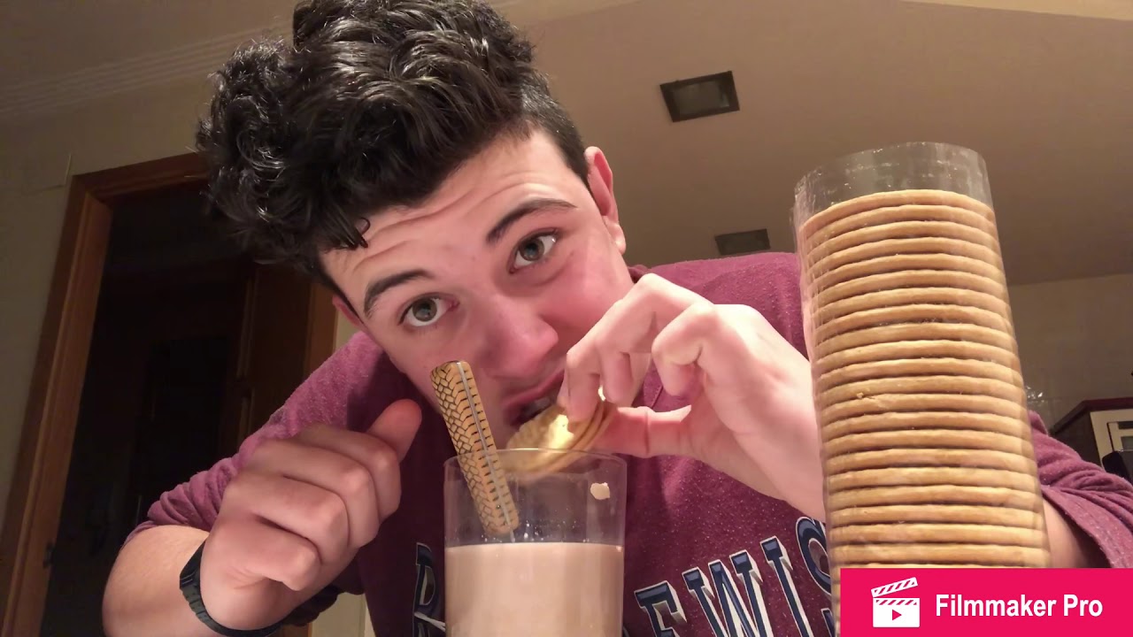 Mi primer ASMR (comiendo un colacao con galletas)
