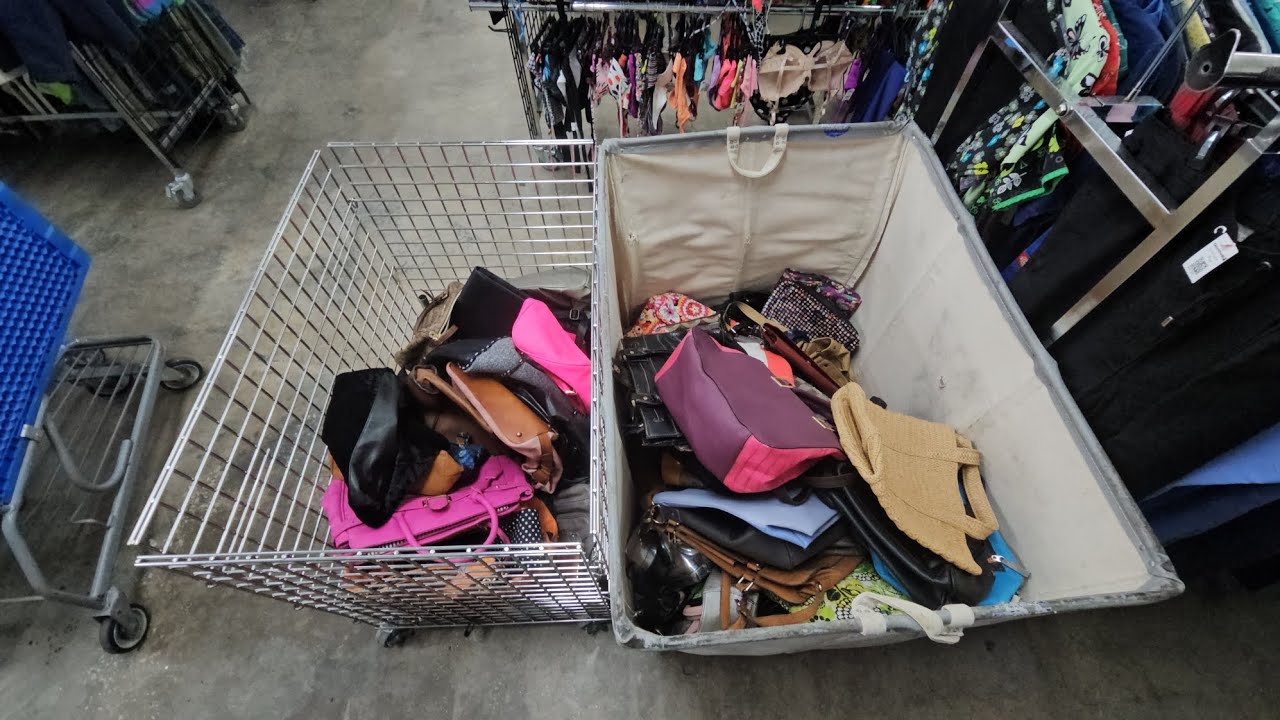 GOODWILL PURSE SUPERSTORE! Thrift with me!