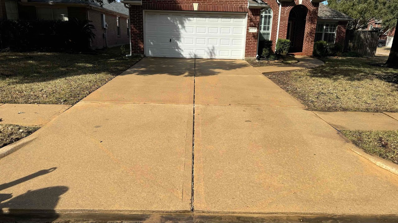 Residential Driveway Cleaning 2024