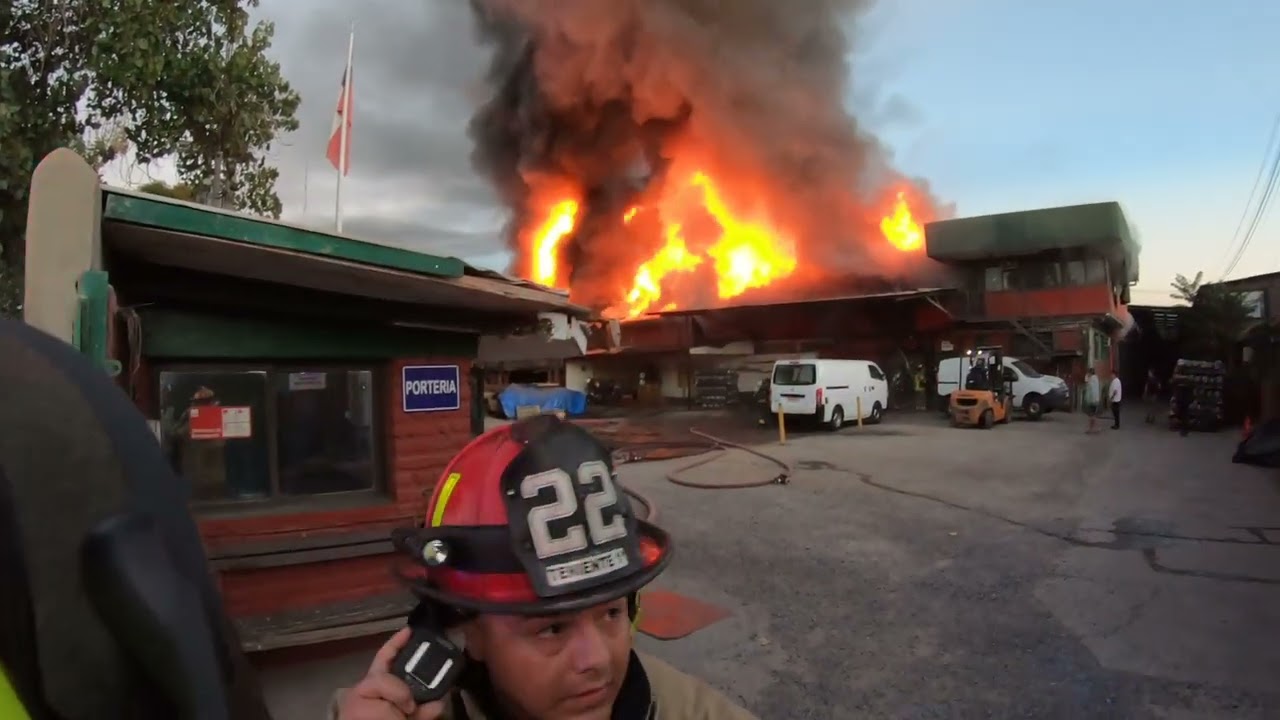 B-22 a 10-0-1 Posterior Tercera Alarma de Incendio Av. Domingo Santa Maria