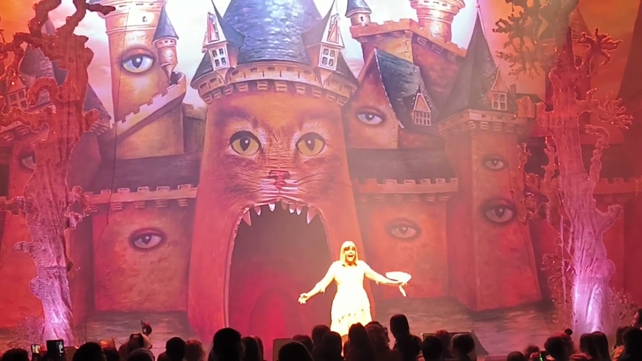 final grandiose de Chantal Goya le dimanche 24 mars 2024 au WEX . quel beau spectacle, génial.