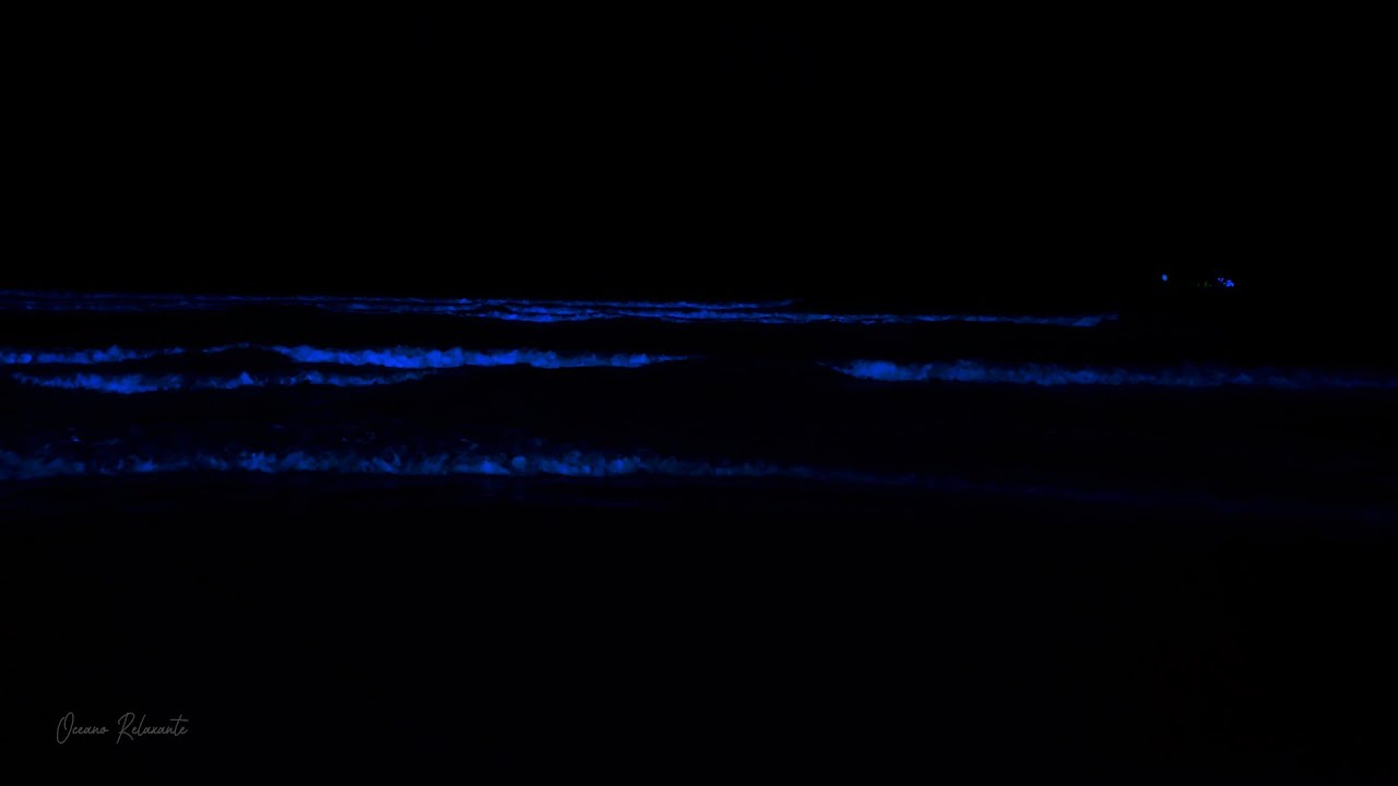 Duerma con olas surrealistas rodando lentamente durante la noche, duerma profundamente con sonidos