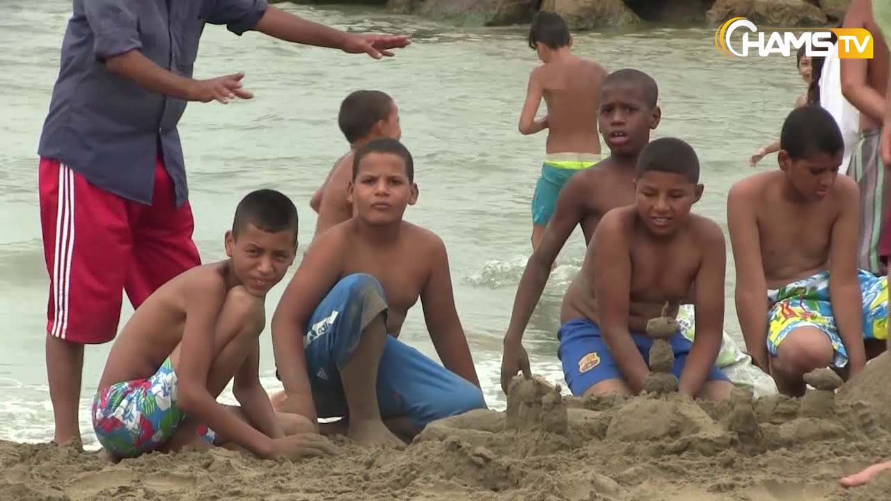 شواطئ شمس: أطفال المخيم