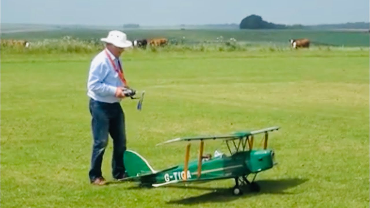 Johns DUNCAN HUTSON TIGERMOTH engine failure