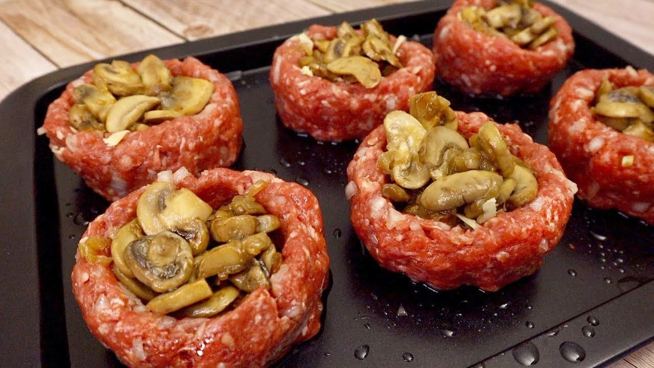 Гнезда из фарша с грибами и сыром в духовке