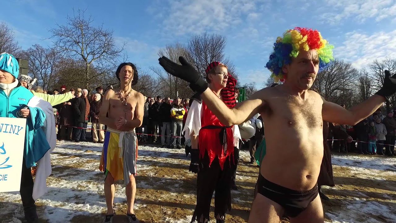 Eisfasching / Eisbaden am Orankesee Berlin. Filmed with the Osmo in HD