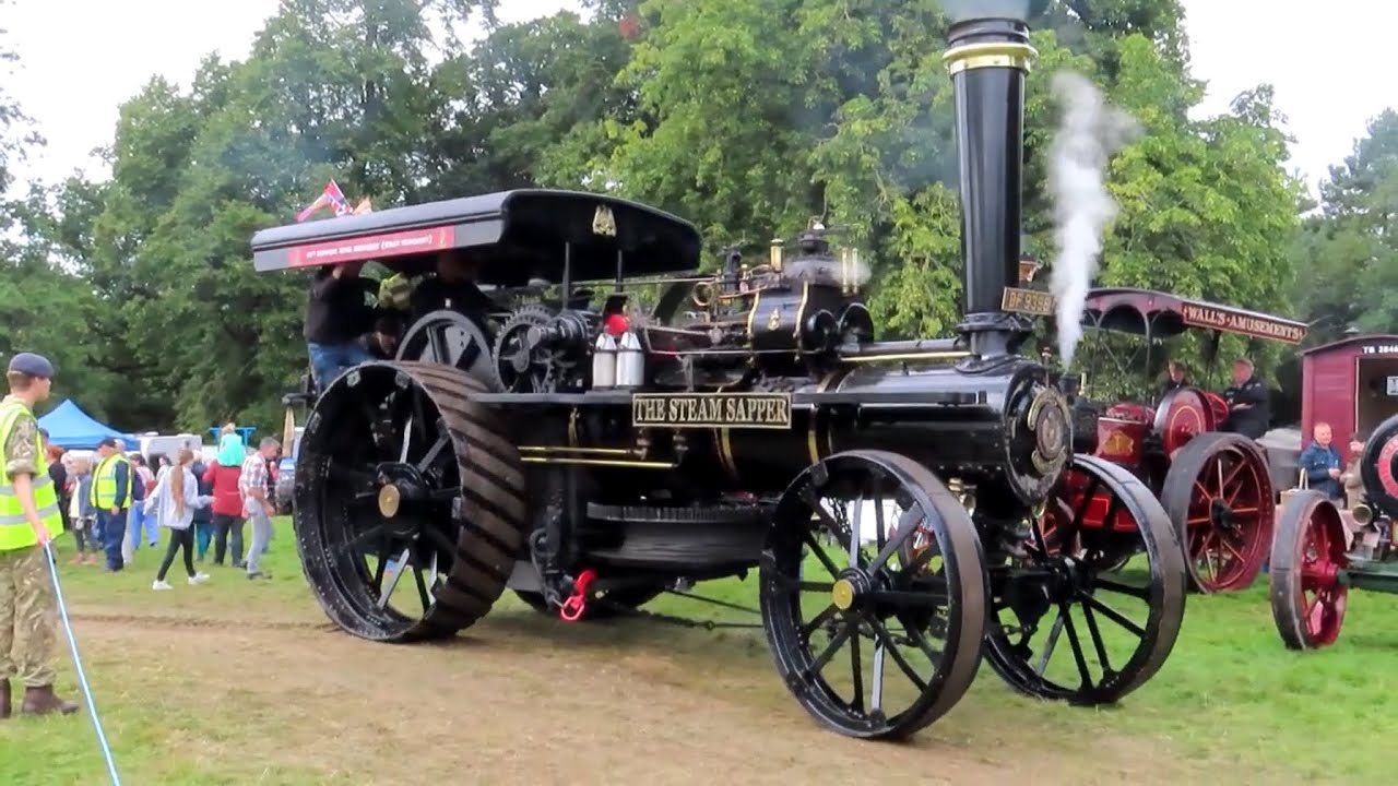Shrewsbury Steam Rally 2023 - The 14:00 Grand Parade of Steam Engines - Engines begin the line up