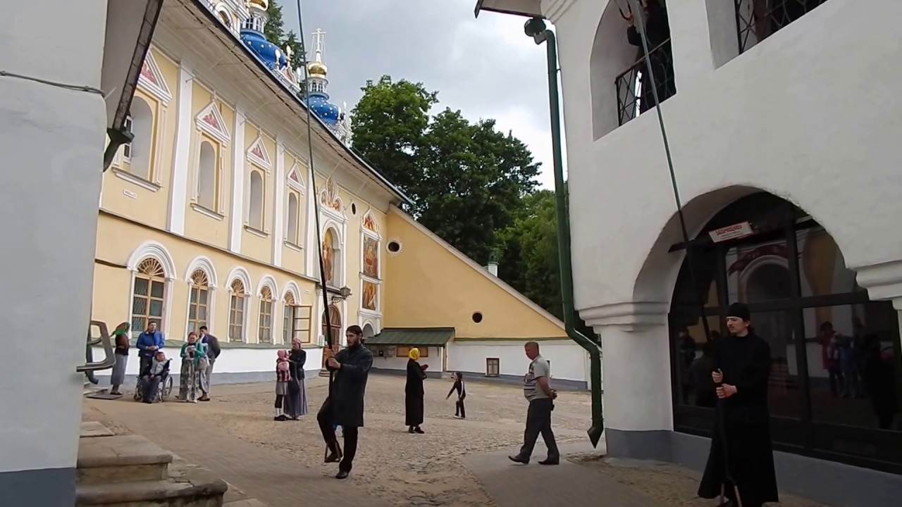 Колокольный звон в Псково - Печерском Монастыре ...