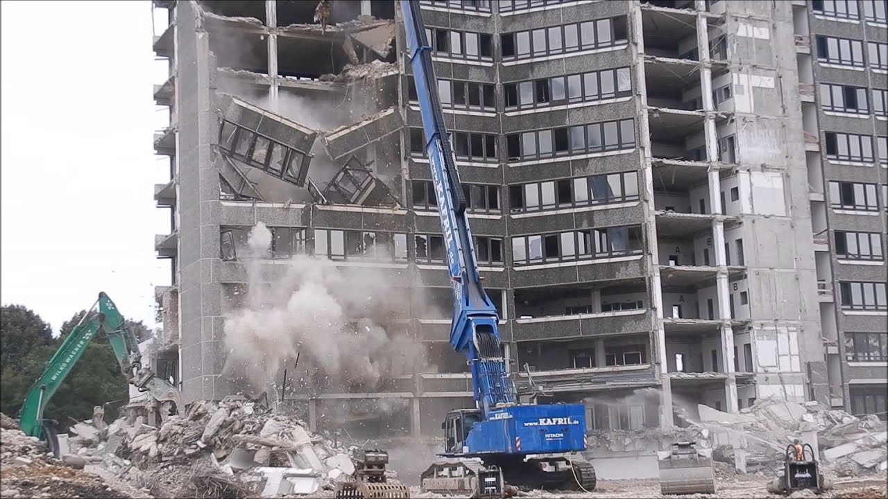 Bagger Hitachi 870 XXL und die Schwerkraft macht den Rest