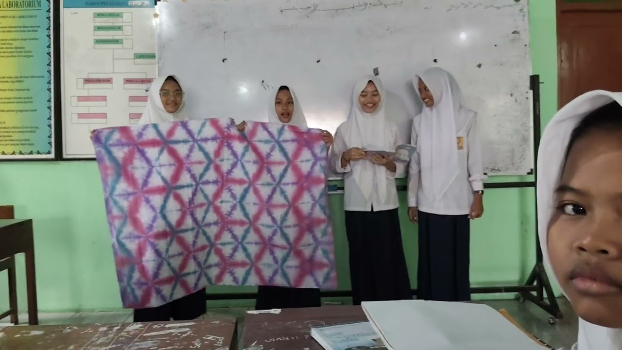Batik Jumputan Belajar Membuat Batik Jumputan dan Mempresentasikan di Depan Kelas