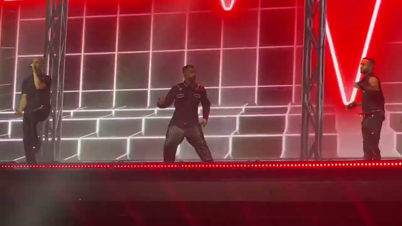 JLS - Beat Again (live in Birmingham)