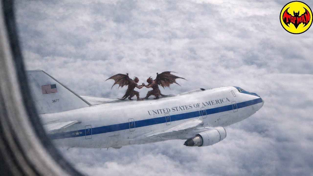 What This Passenger Filmed on a Plane Still Has No Explanation
