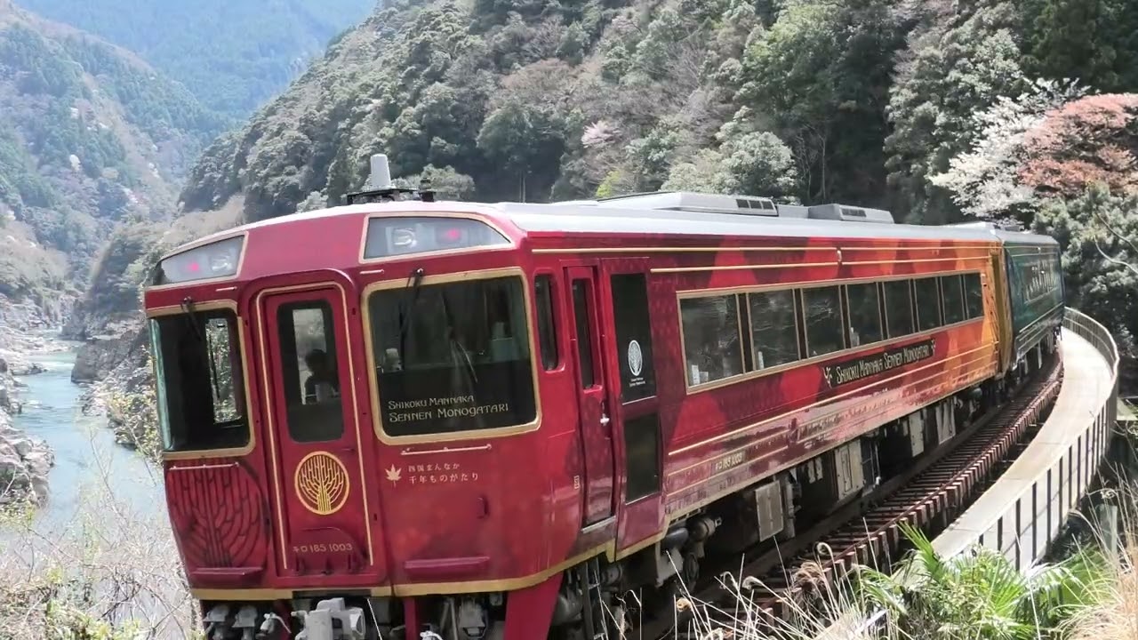 土讃線 白川橋梁を行く四国特急