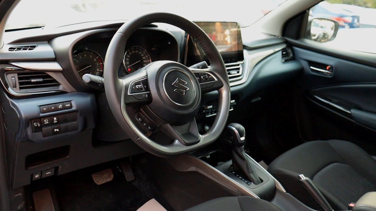 Suzuki Baleno 2024 Полный вариант, Splendid Silver обзор