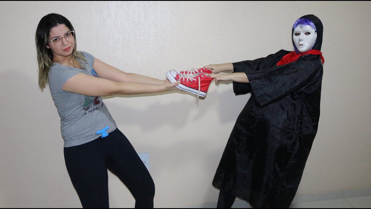 A ZAPA MENINA ROUBOU MEU TENIS VERMELHO