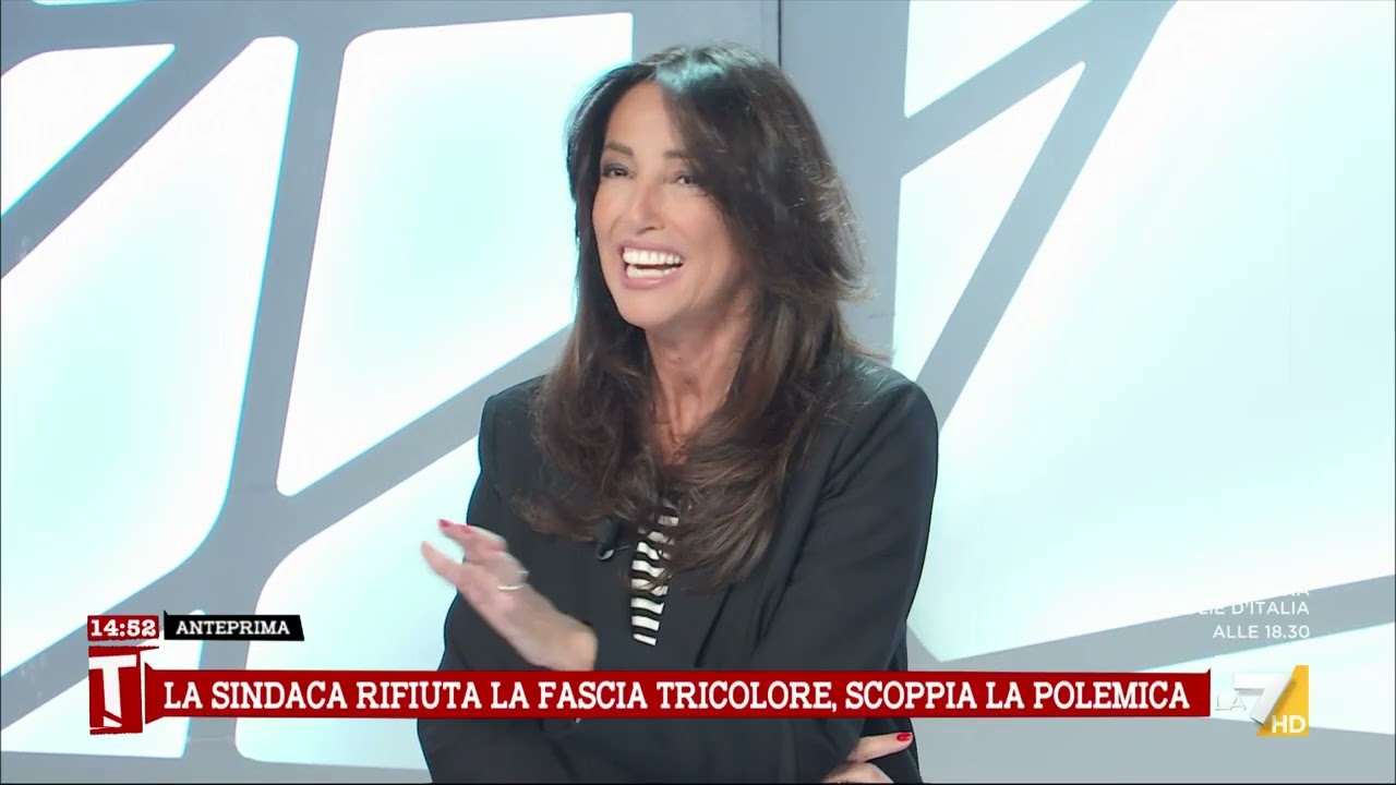 Sindaca rifiuta la fascia, Padellaro: 