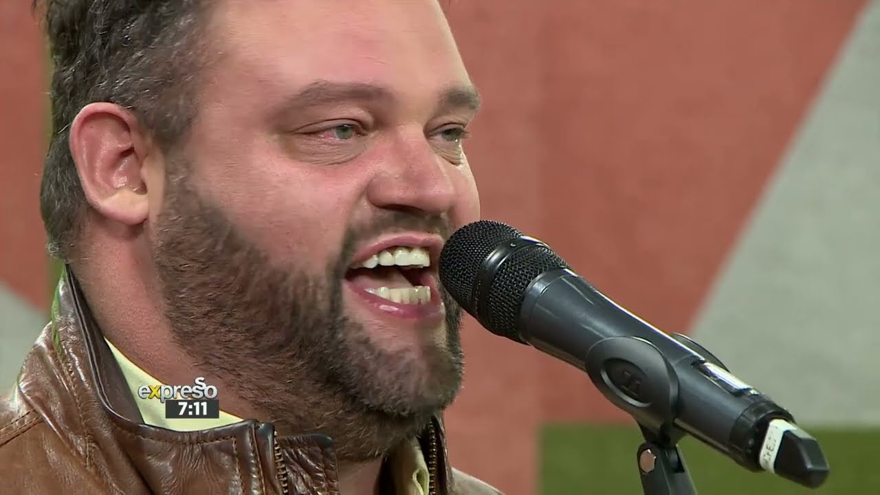 Corneil Muller performs 'Anthem'