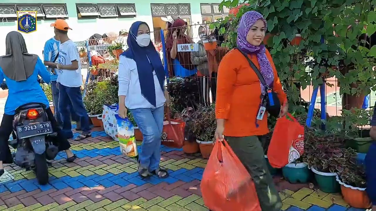 Di sini cuma 100 Ribu bisa Dapat Beras, Daging, & Susu #youtube #dkijakarta #panganmurah 