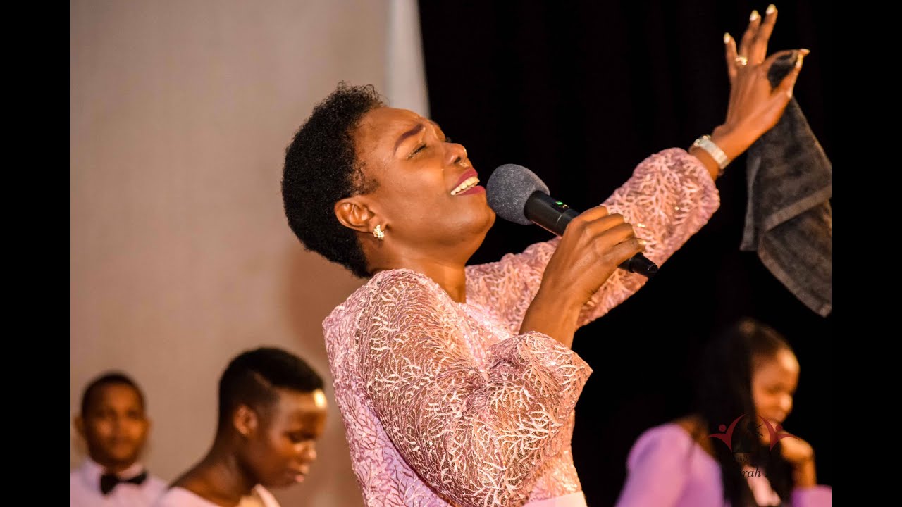 Dr. Sarah K & Shachah team - TUTWAE MIZIGO (LIVE) sms 