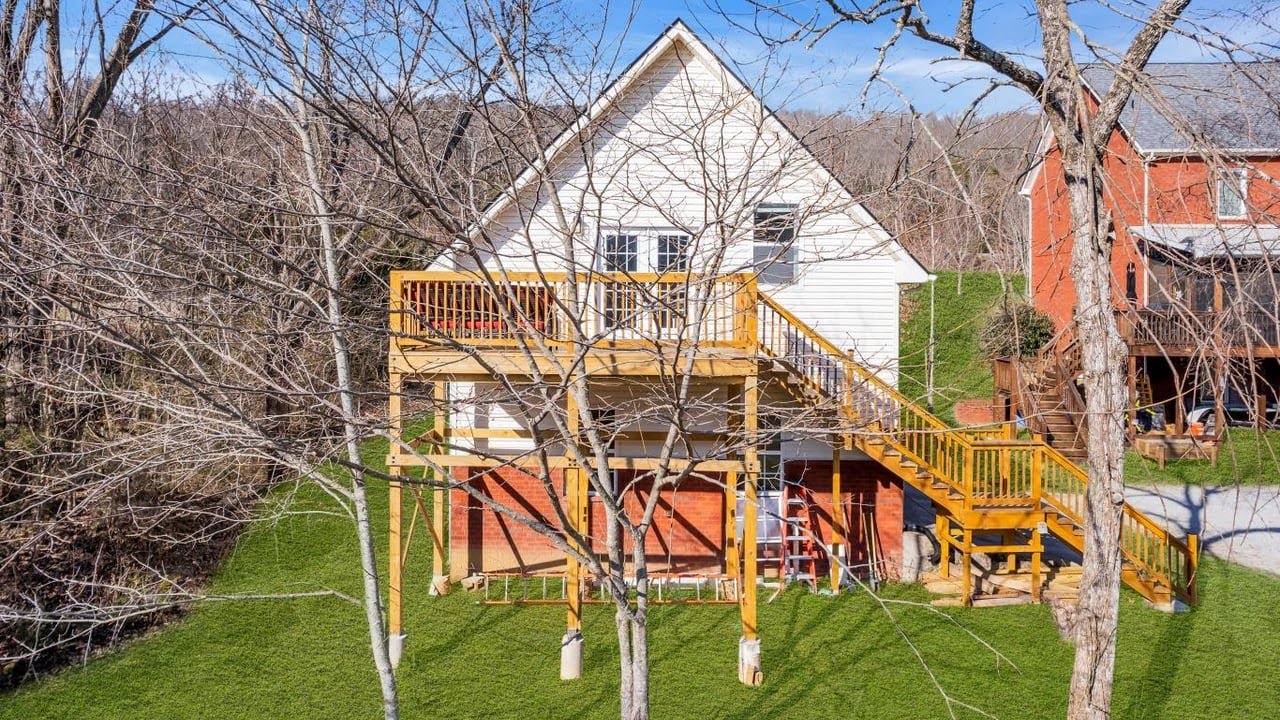 9316 W Fox Hollow Rd, Christiana, TN