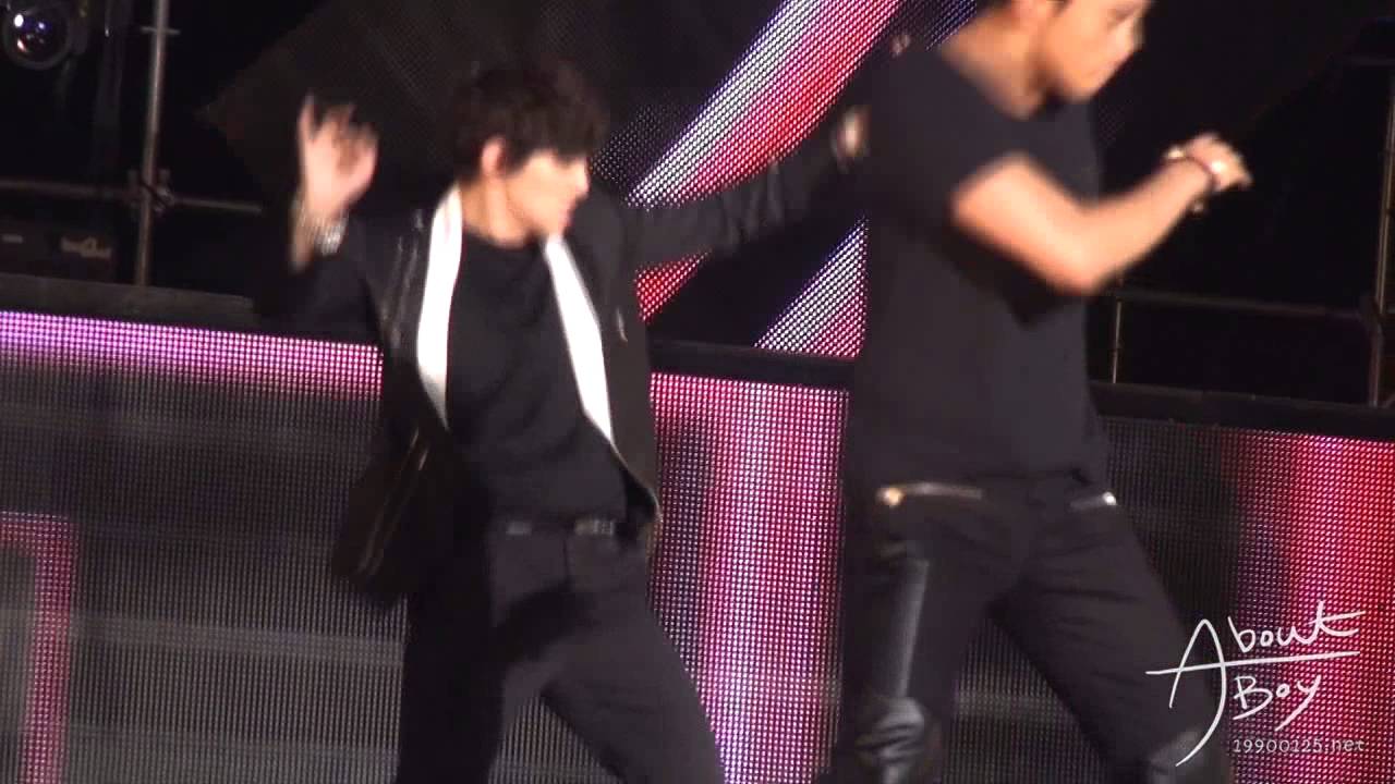 [FANCAM] 131009 JUNHO Asia Song Fest - Hands Up