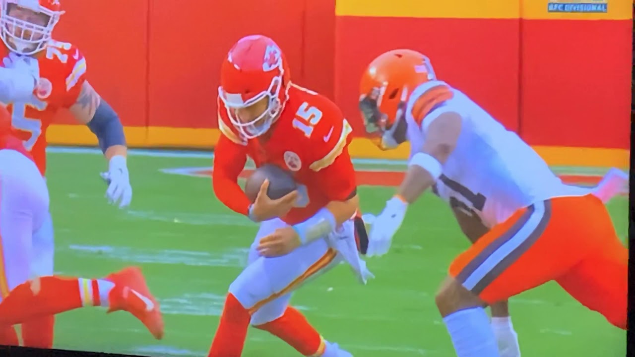 Patrick Mahomes In Concussion Protocol Visits Lockerroom After Browns Hit At Back Of Neck.