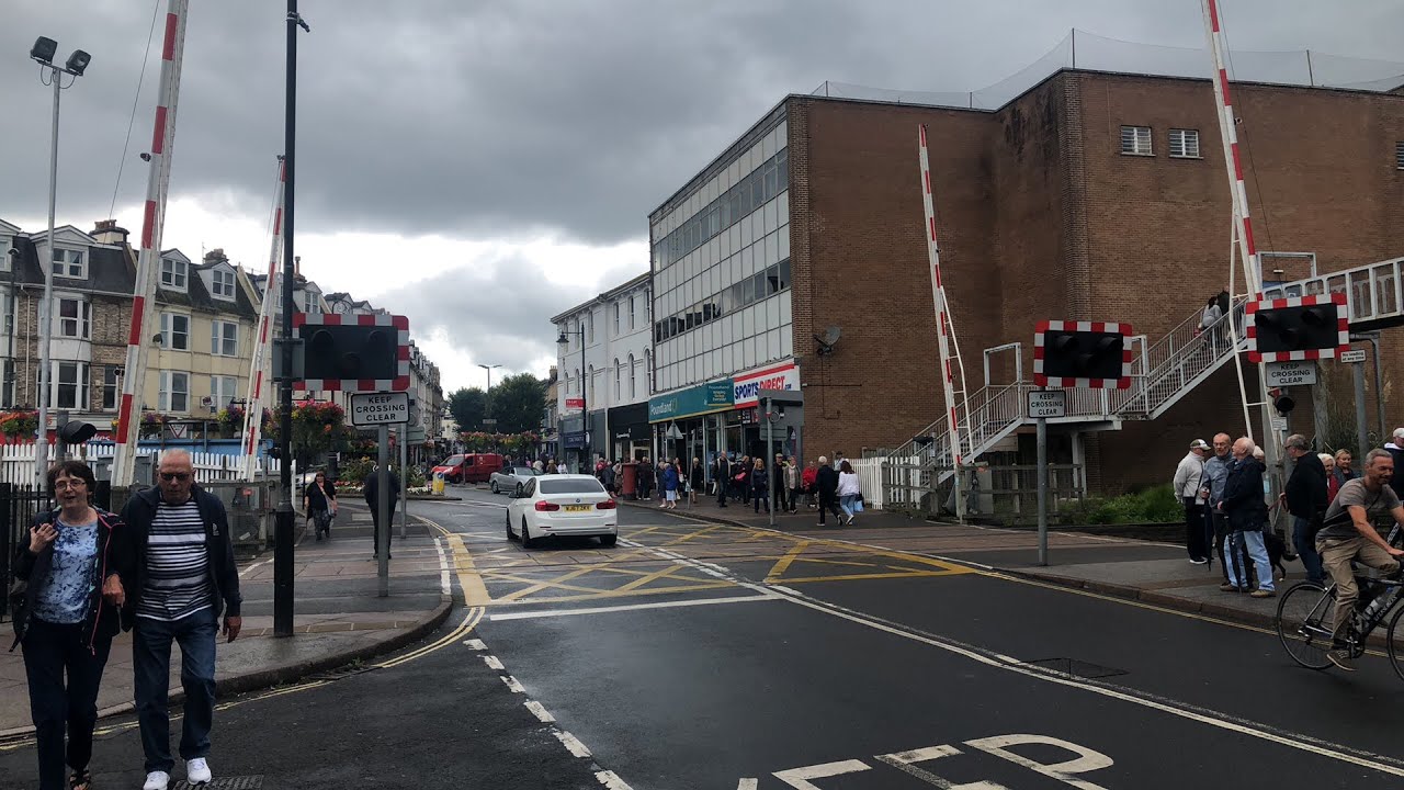 Live at: Paignton Station Level Crossing (Devon) Wednesday 12.09.2018