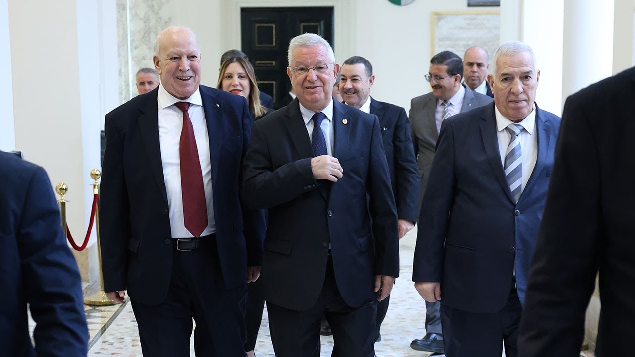 السيد عزوز ناصري، رئيس مجلس الأمة، يترأس جلسة علنية خصصت لطرح الأسئلة الشفوية على (05) وزراء